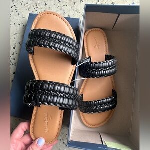 Universal Thread sandals